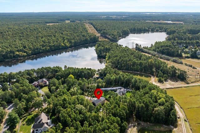 17 Pond Edge Trl, Wareham, MA 02571