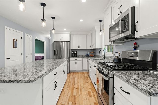 17 Pond Edge Trl, Wareham, MA 02571