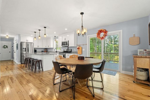 17 Pond Edge Trl, Wareham, MA 02571