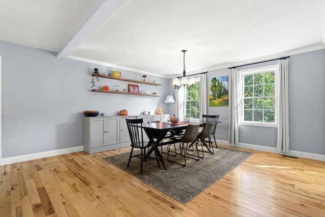 17 Pond Edge Trl, Wareham, MA 02571