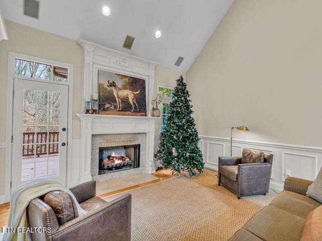 10 Hawthorne Place, Norris, TN 37828