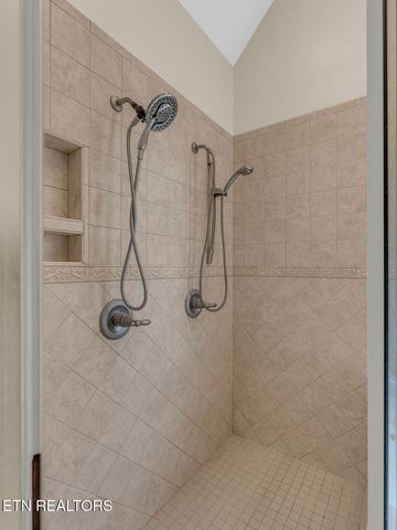 10 Hawthorne Place, Norris, TN 37828