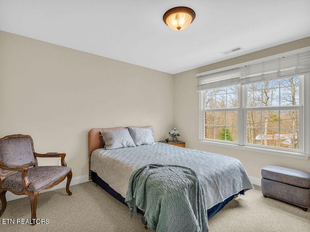 10 Hawthorne Place, Norris, TN 37828