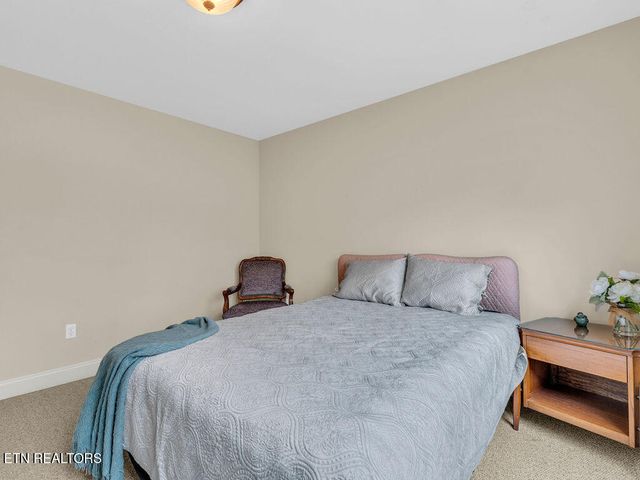 10 Hawthorne Place, Norris, TN 37828