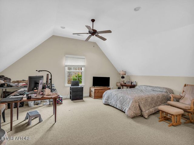 10 Hawthorne Place, Norris, TN 37828