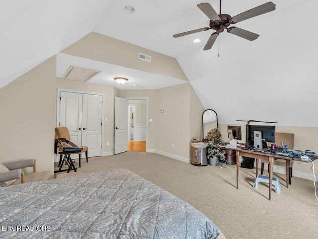 10 Hawthorne Place, Norris, TN 37828