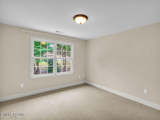 10 Hawthorne Place, Norris, TN 37828