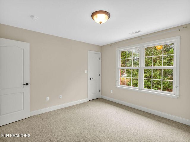 10 Hawthorne Place, Norris, TN 37828