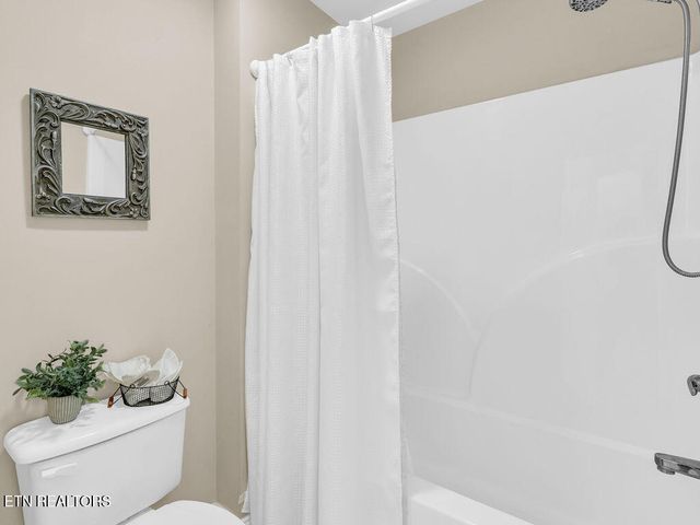 10 Hawthorne Place, Norris, TN 37828