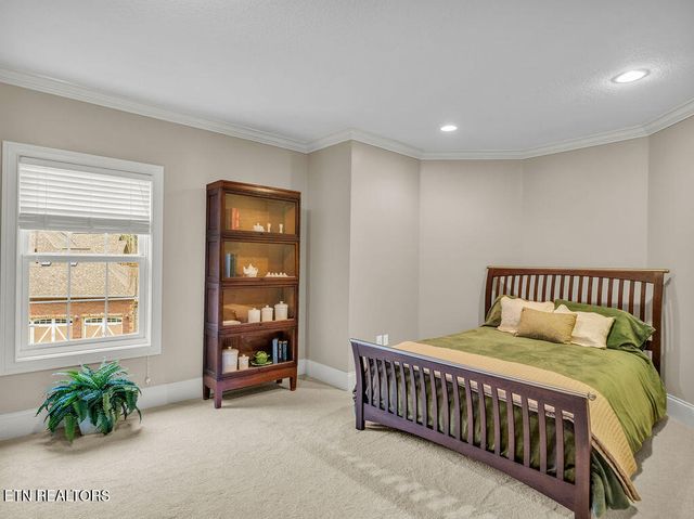 10 Hawthorne Place, Norris, TN 37828