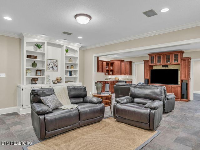 10 Hawthorne Place, Norris, TN 37828