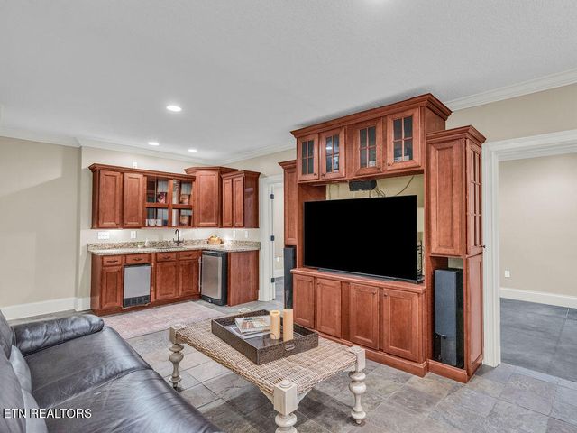 10 Hawthorne Place, Norris, TN 37828