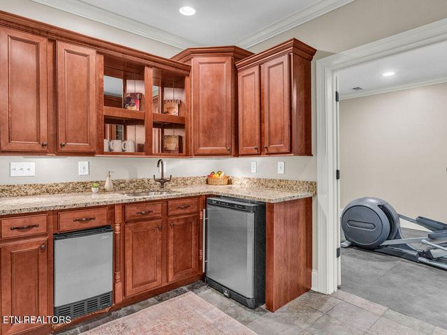 10 Hawthorne Place, Norris, TN 37828