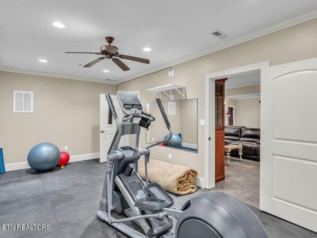 10 Hawthorne Place, Norris, TN 37828