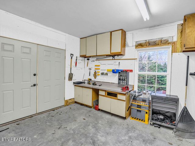 10 Hawthorne Place, Norris, TN 37828