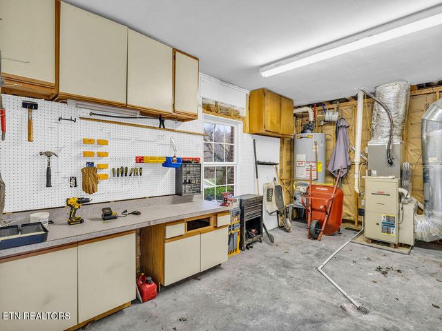 10 Hawthorne Place, Norris, TN 37828