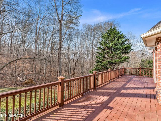 10 Hawthorne Place, Norris, TN 37828