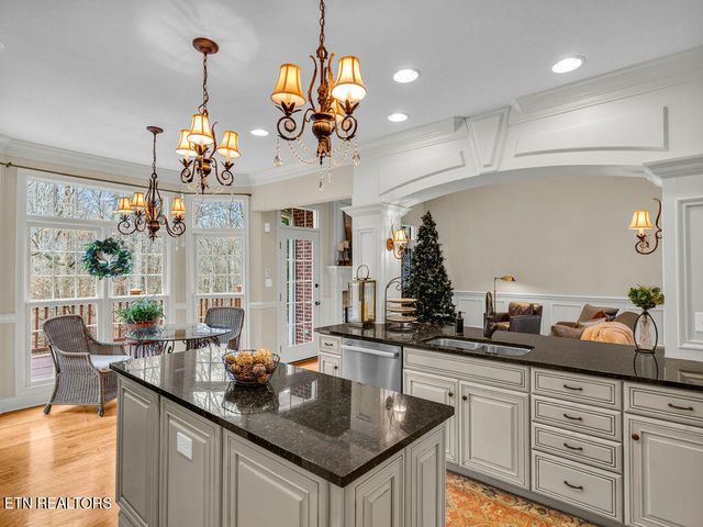 10 Hawthorne Place, Norris, TN 37828