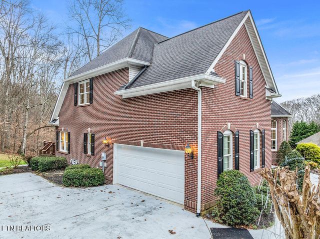 10 Hawthorne Place, Norris, TN 37828