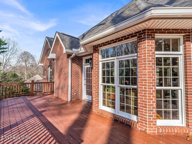 10 Hawthorne Place, Norris, TN 37828