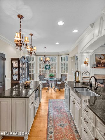 10 Hawthorne Place, Norris, TN 37828