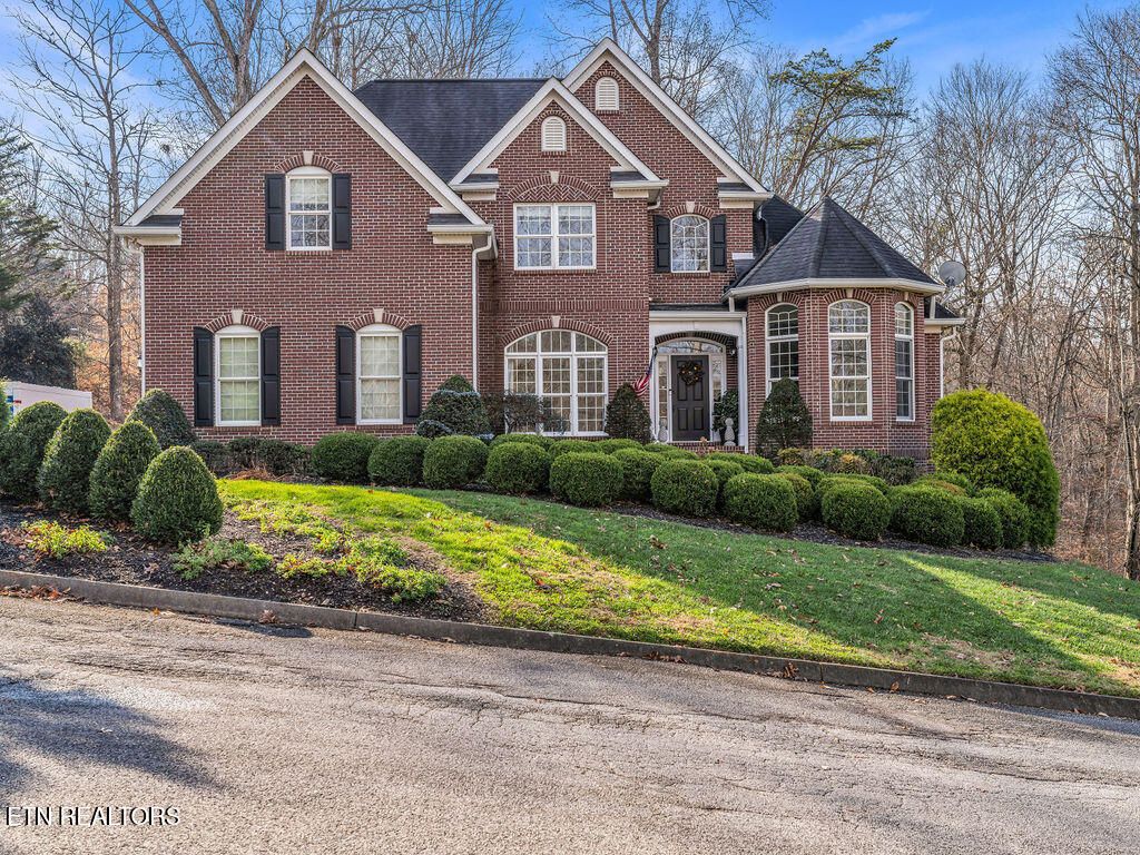 10 Hawthorne Place, Norris, TN 37828