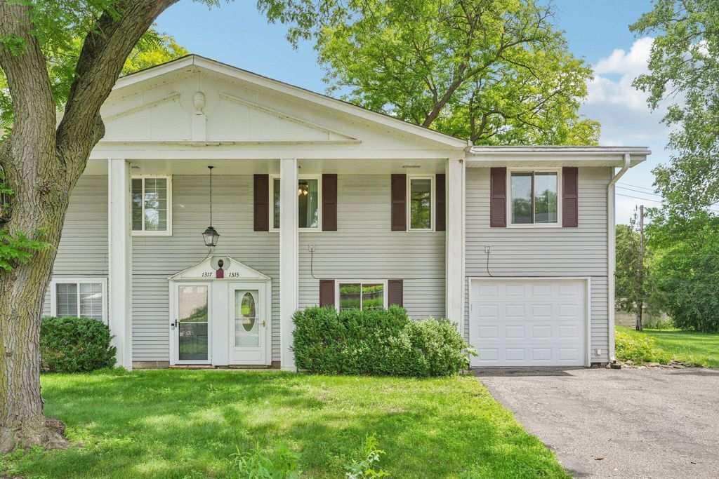 1315 Douglas Drive N, Golden Valley, MN 55422