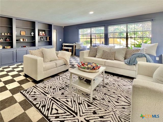 109 Pasadena Drive, Victoria, TX 77904