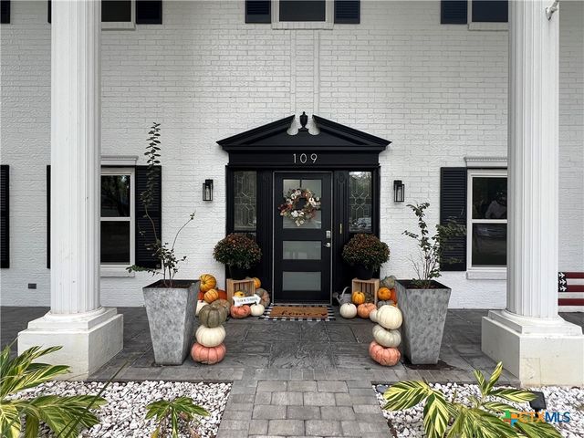 109 Pasadena Drive, Victoria, TX 77904