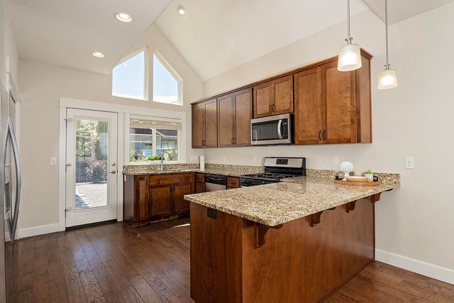 346 Stoneridge Avenue, Ashland, OR 97520