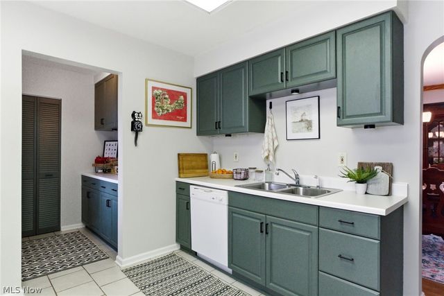 2080 Mars Avenue, Lakewood, OH 44107