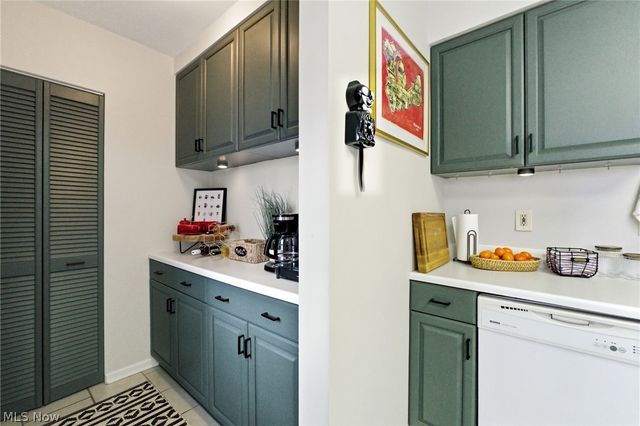 2080 Mars Avenue, Lakewood, OH 44107