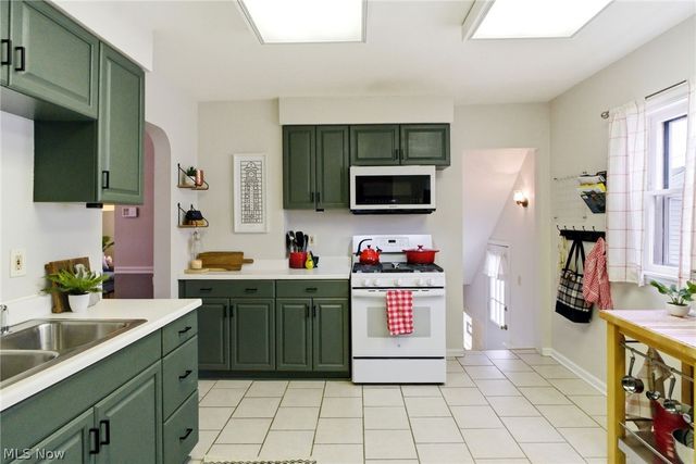 2080 Mars Avenue, Lakewood, OH 44107