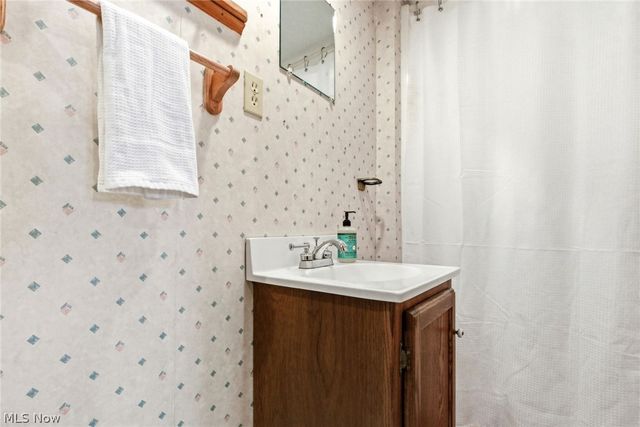 2080 Mars Avenue, Lakewood, OH 44107