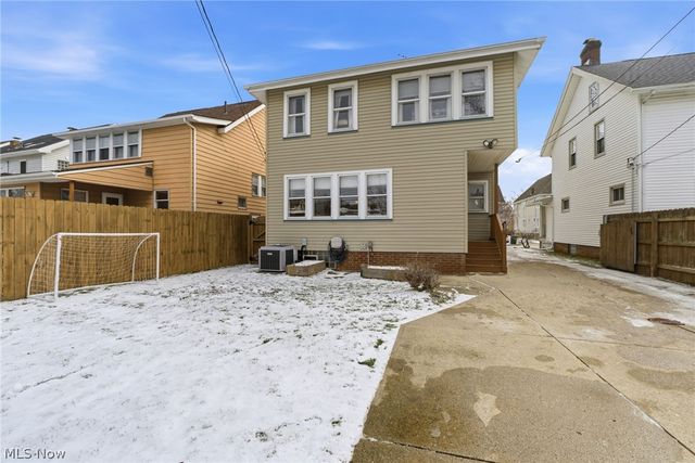 2080 Mars Avenue, Lakewood, OH 44107