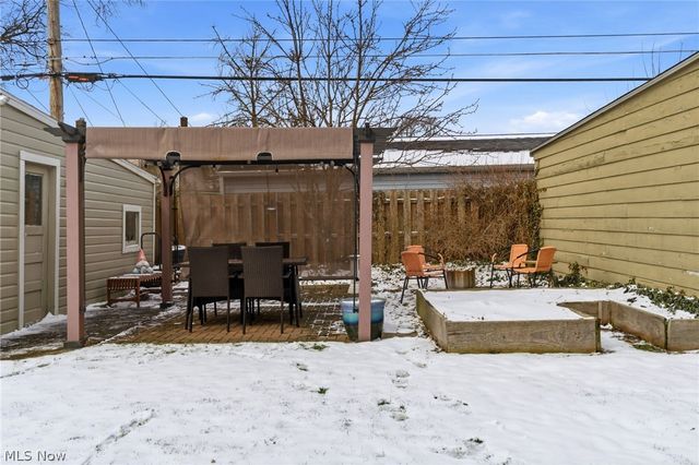 2080 Mars Avenue, Lakewood, OH 44107