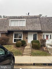 352 W DEER PARK RD #5B, Gaithersburg, MD 20877