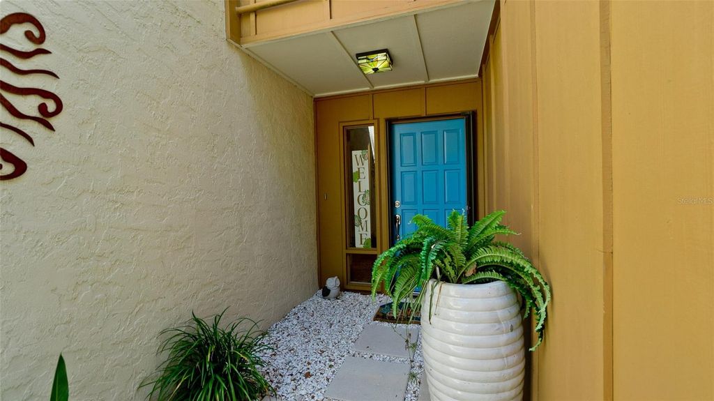 Image 2 of property listing at 2407 QUAIL COURT, Bradenton, FL 34209