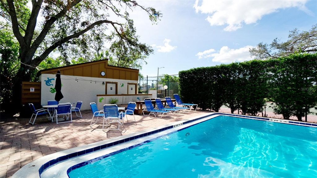 Image 15 of property listing at 2407 QUAIL COURT, Bradenton, FL 34209