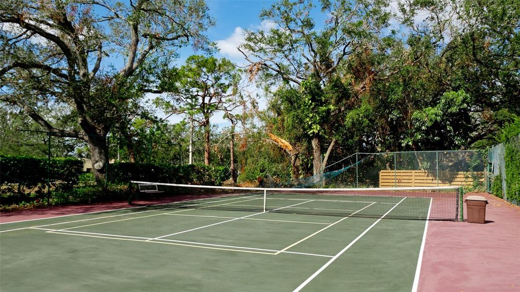 Image 16 of property listing at 2407 QUAIL COURT, Bradenton, FL 34209