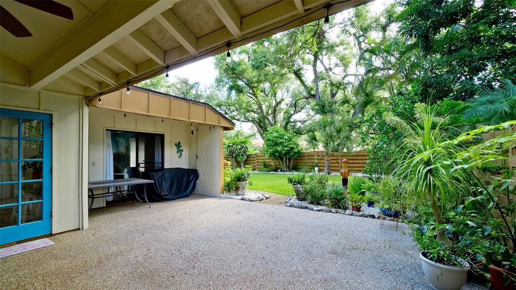 Image 20 of property listing at 2407 QUAIL COURT, Bradenton, FL 34209