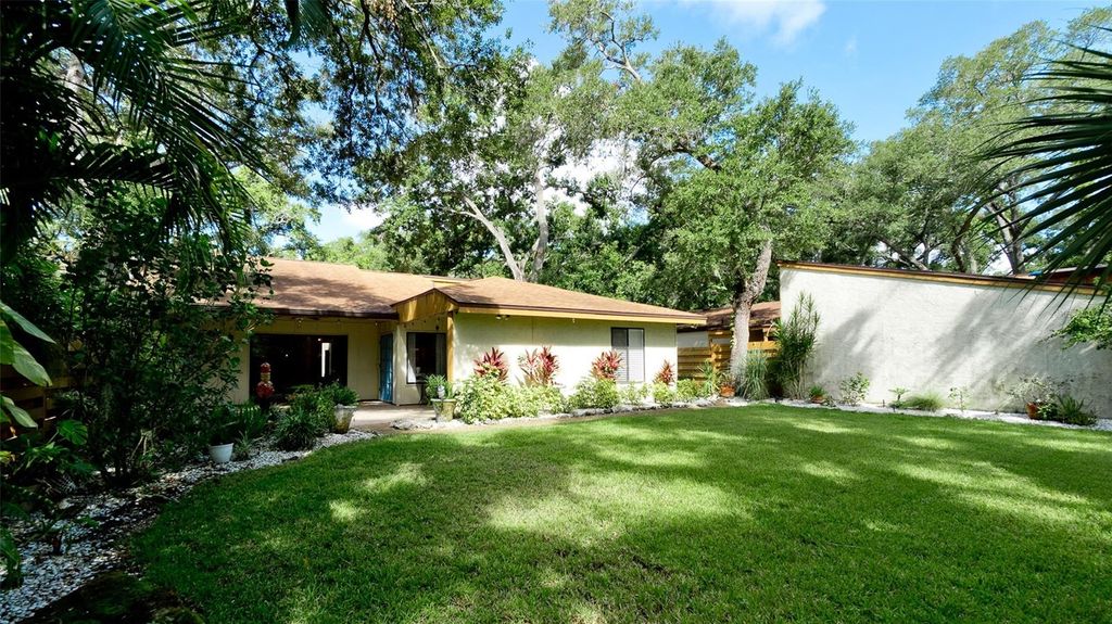 Image 23 of property listing at 2407 QUAIL COURT, Bradenton, FL 34209