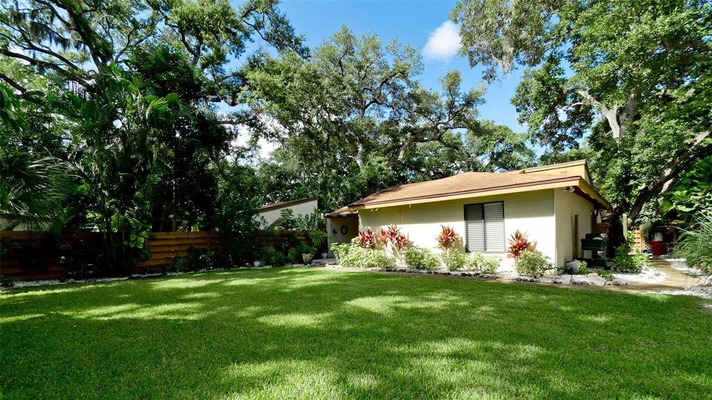 Image 24 of property listing at 2407 QUAIL COURT, Bradenton, FL 34209