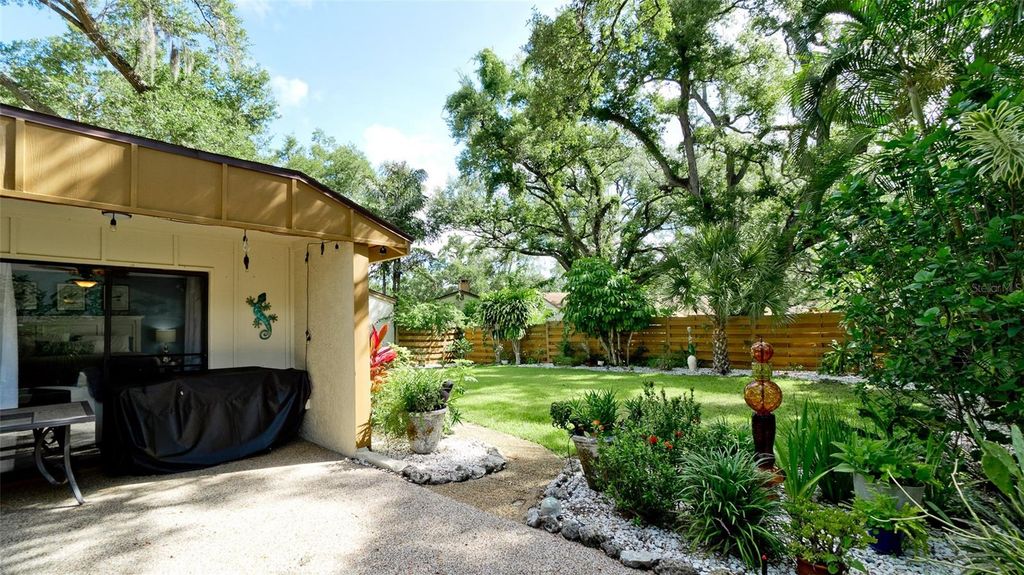 Image 25 of property listing at 2407 QUAIL COURT, Bradenton, FL 34209