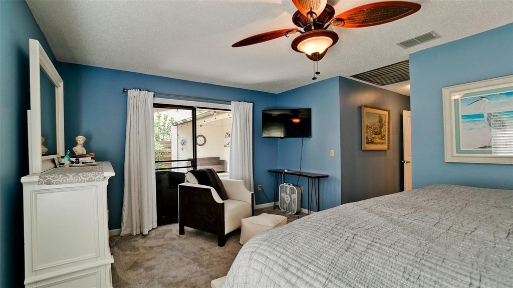 Image 31 of property listing at 2407 QUAIL COURT, Bradenton, FL 34209