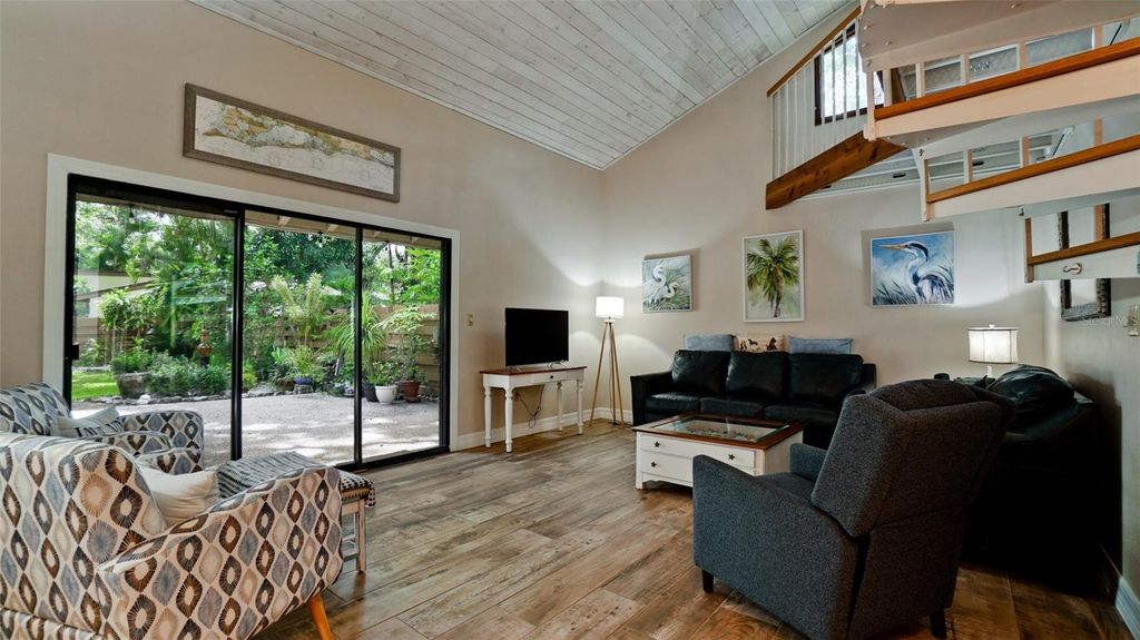 Image 5 of property listing at 2407 QUAIL COURT, Bradenton, FL 34209