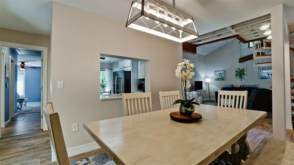 Image 10 of property listing at 2407 QUAIL COURT, Bradenton, FL 34209