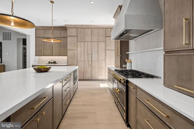 6526 BYRNES DR, Mclean, VA 22101