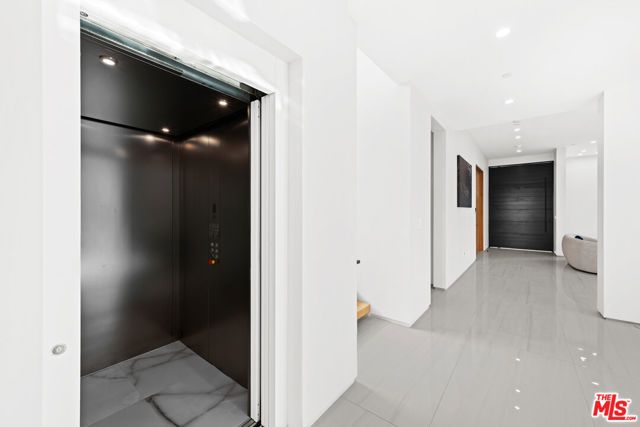 213 N Palm Drive, Beverly Hills, CA 90210