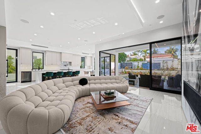 213 N Palm Drive, Beverly Hills, CA 90210